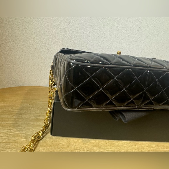 CHANEL vintage Large pocket quilted camera bag - Picture 9 of 12